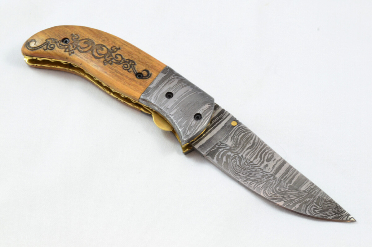 A Beautiful Handmade Damascus Steel Bladed Engraved Olive Wood Scaled Pocket Knife - Image 6