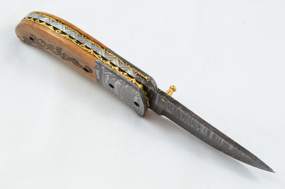 A Beautiful Handmade Damascus Steel Bladed Engraved Olive Wood Scaled Pocket Knife - Image 5