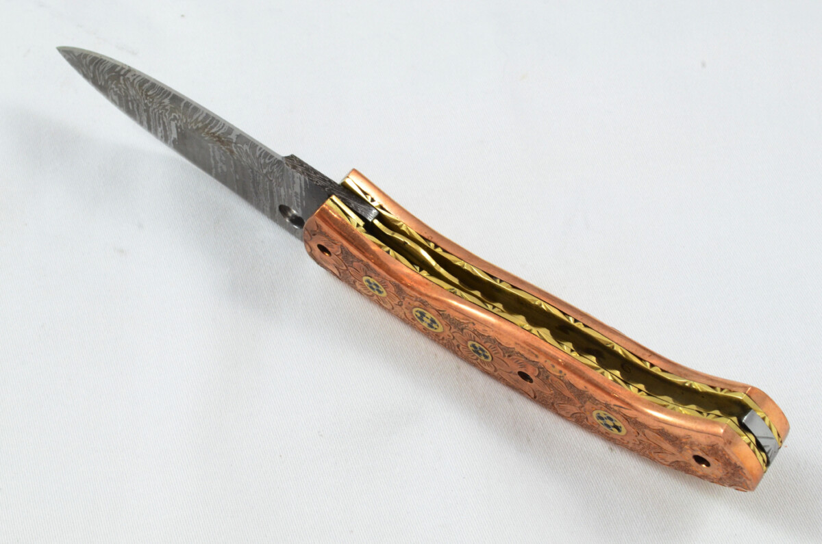 A Beautiful Handmade Damascus Steel Bladed Engraved Bronze Scaled Pocket Knife - Image 3