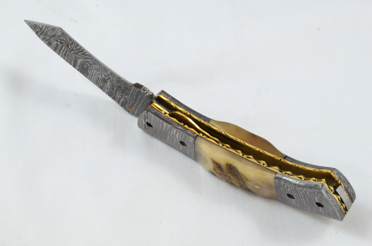 A Beautiful Handmade Damascus Steel Bladed Engraved Rams Horn Scaled Pocket Knife - Image 2