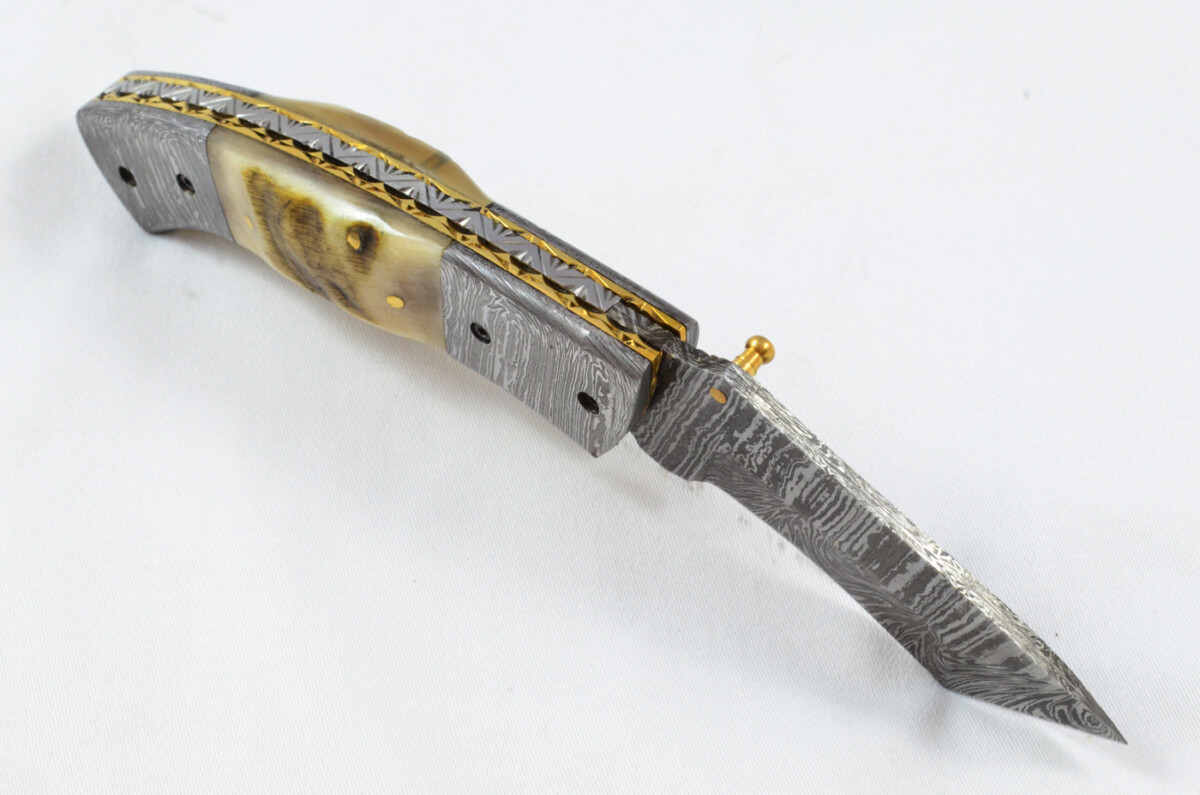 A Beautiful Handmade Damascus Steel Bladed Engraved Rams Horn Scaled Pocket Knife - Image 7