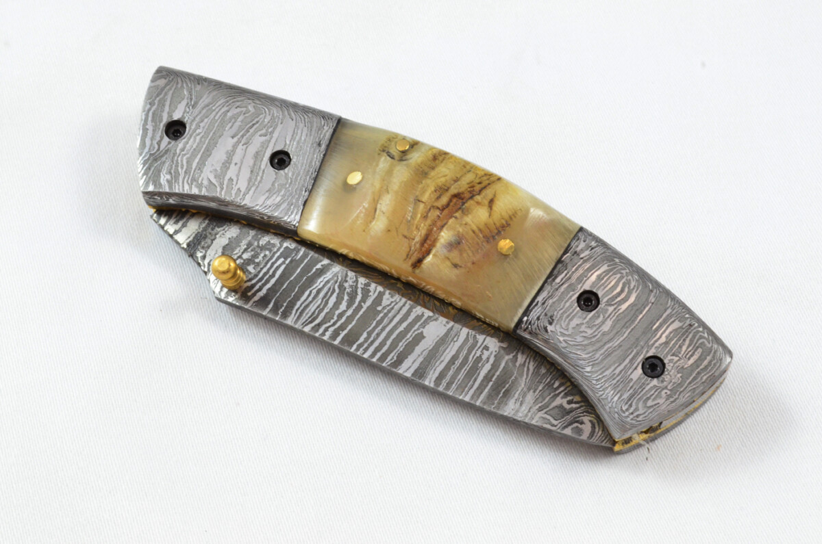 A Beautiful Handmade Damascus Steel Bladed Engraved Rams Horn Scaled Pocket Knife - Image 6