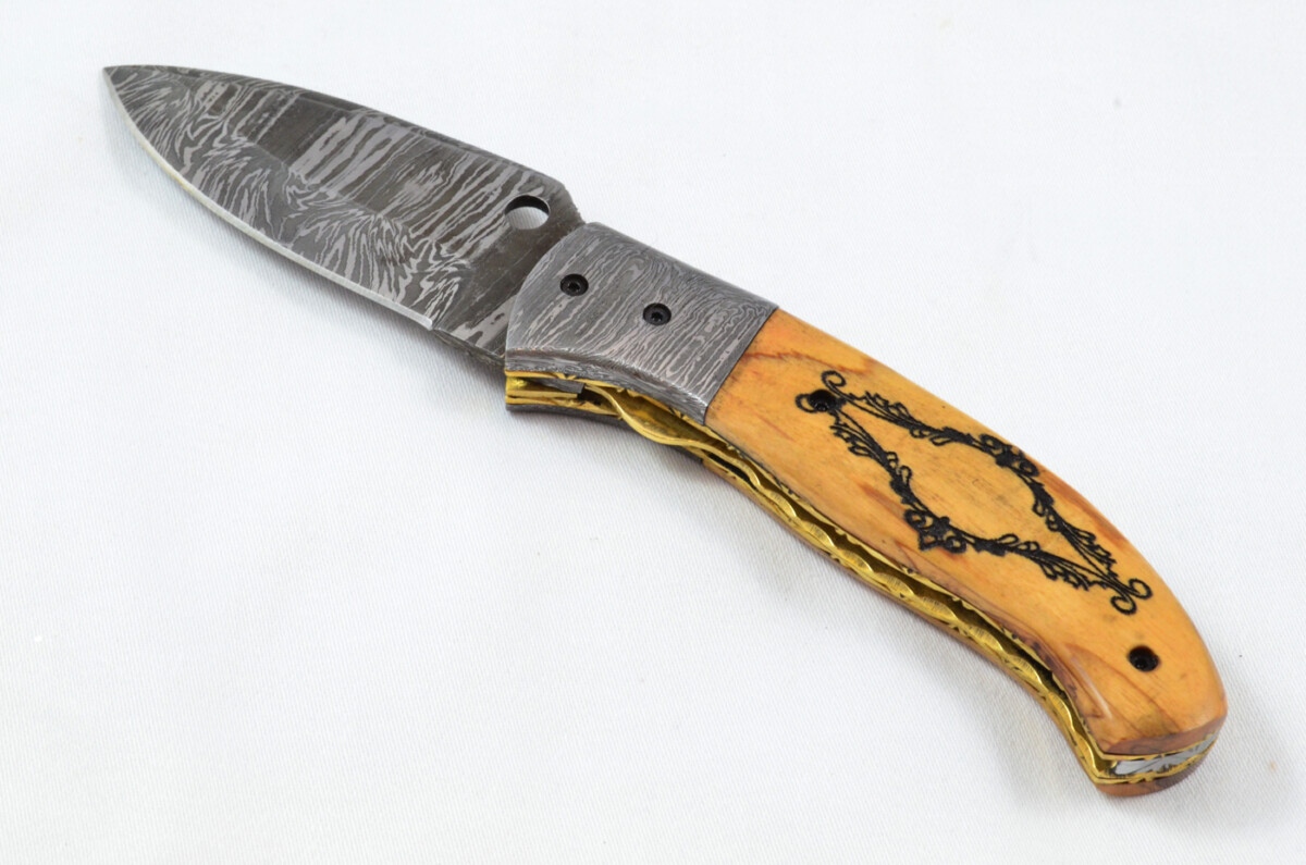 A Beautiful Handmade Damascus Steel Bladed Engraved Olive Wood Scaled Pocket Knife - Image 2