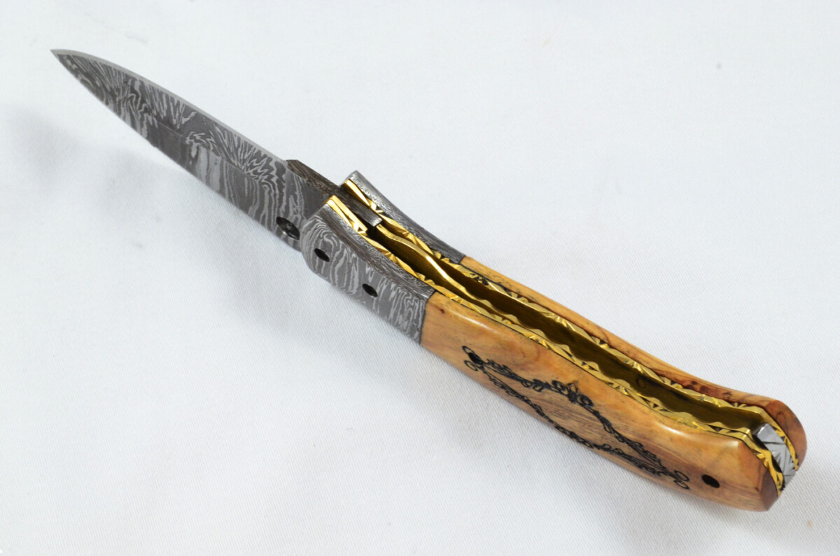 A Beautiful Handmade Damascus Steel Bladed Engraved Olive Wood Scaled Pocket Knife - Image 5