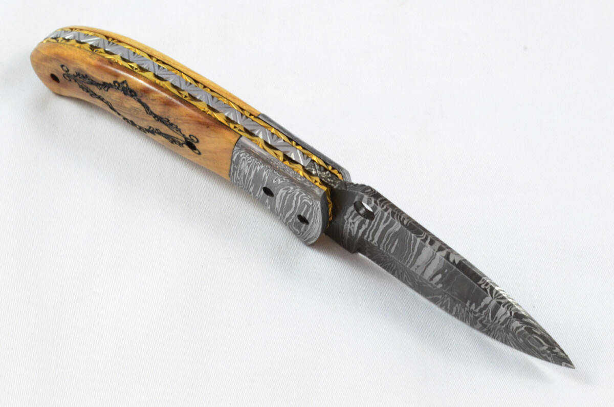 A Beautiful Handmade Damascus Steel Bladed Engraved Olive Wood Scaled Pocket Knife - Image 8