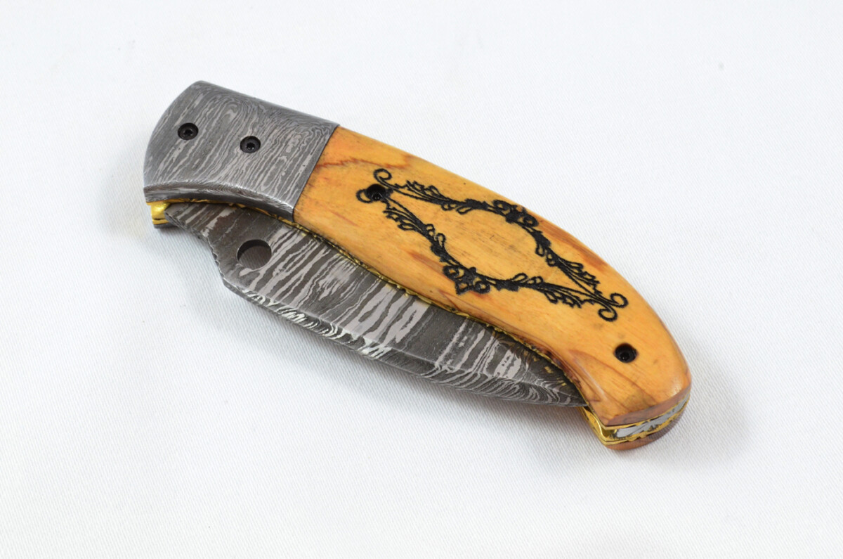A Beautiful Handmade Damascus Steel Bladed Engraved Olive Wood Scaled Pocket Knife - Image 7