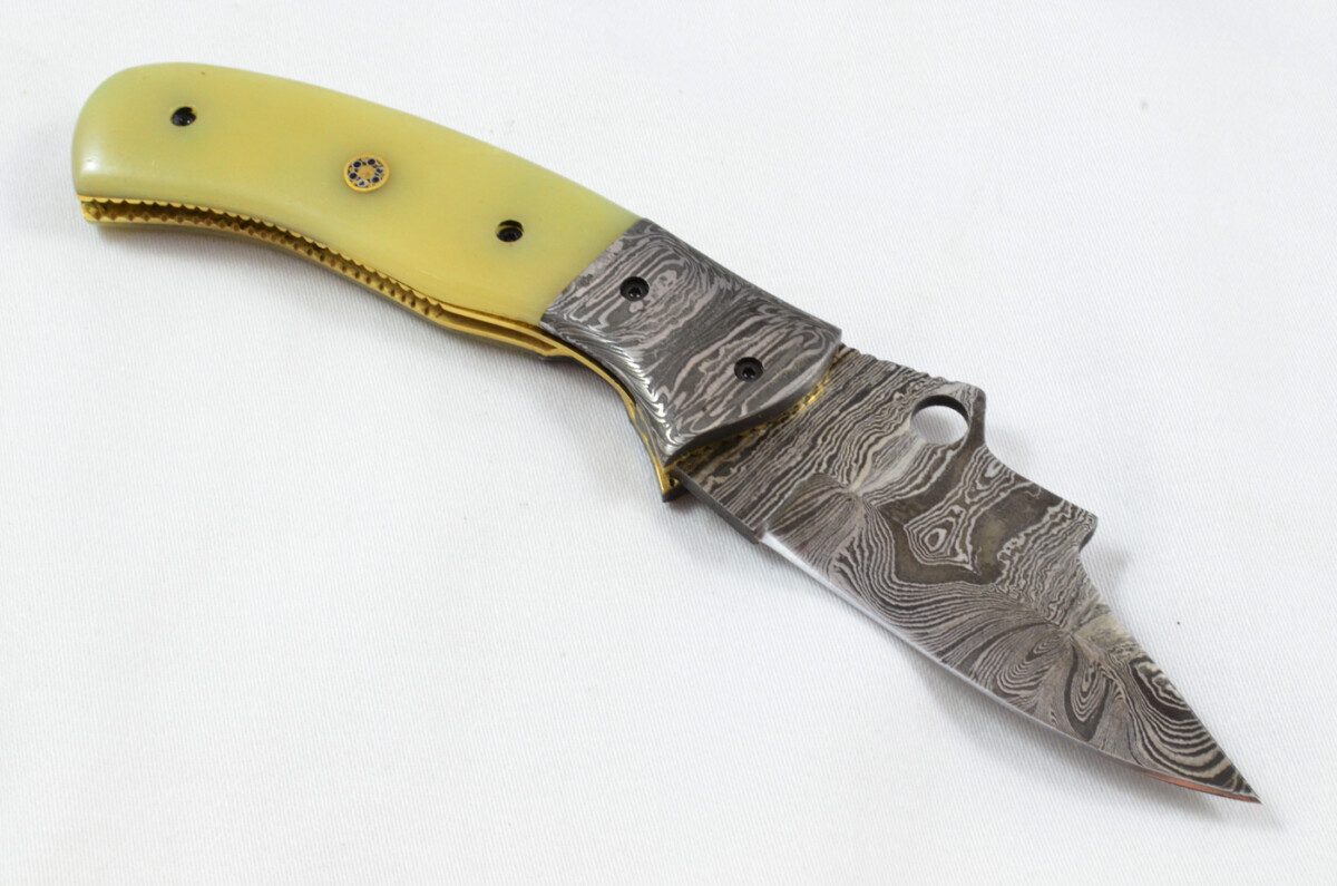 A Beautiful Handmade Damascus Steel Bladed Engraved Camel Bone Scaled Pocket Knife - Image 7