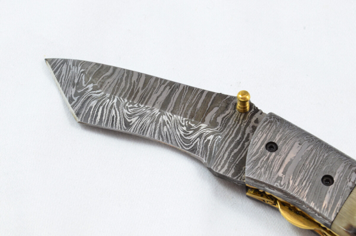 A Beautiful Handmade Damascus Steel Bladed Engraved Rams Horn Scaled Pocket Knife - Image 5