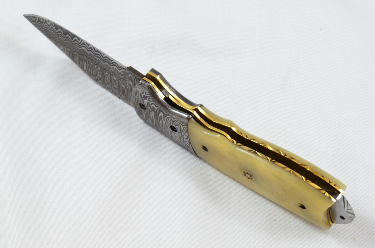 A Beautiful Handmade Damascus Steel Bladed Engraved Camel Bone Scaled Pocket Knife - Image 7