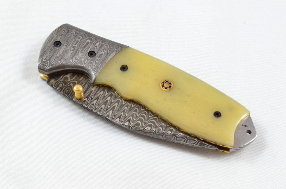 A Beautiful Handmade Damascus Steel Bladed Engraved Camel Bone Scaled Pocket Knife - Image 8
