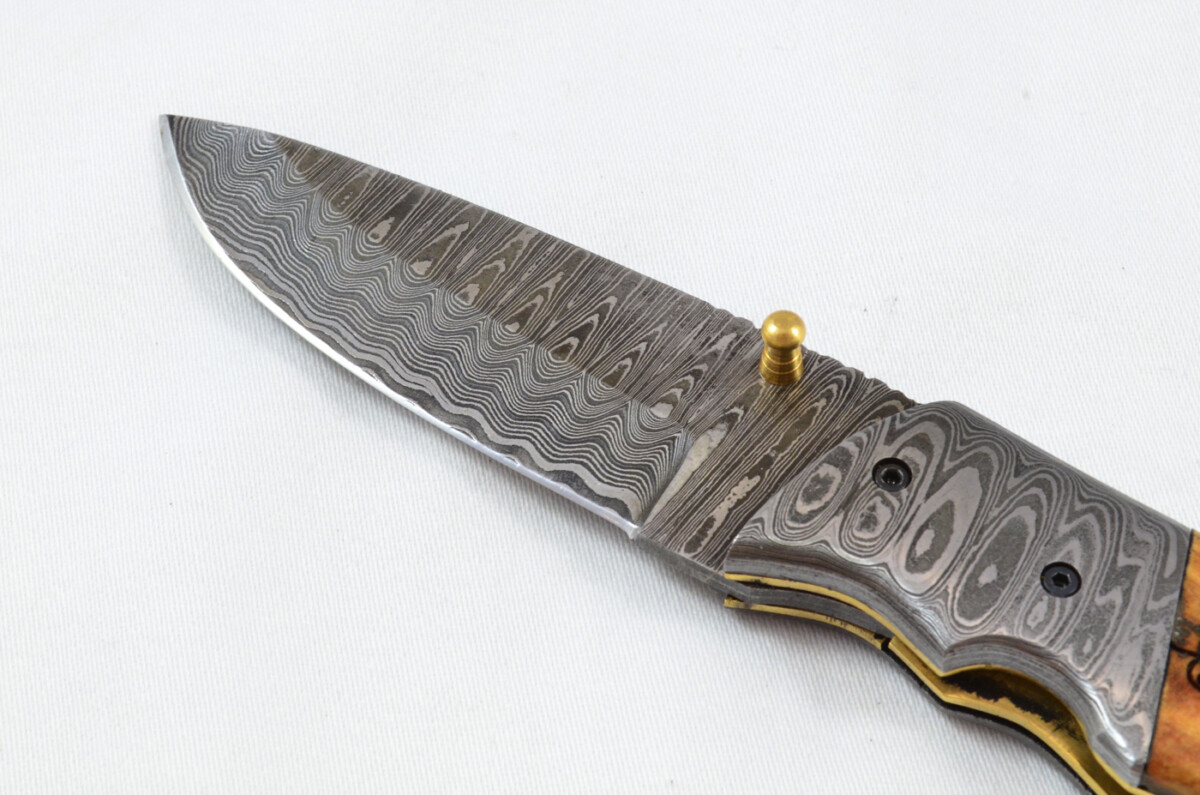A Beautiful Handmade Damascus Steel Bladed Engraved Olive Wood Scaled Pocket Knife - Image 6