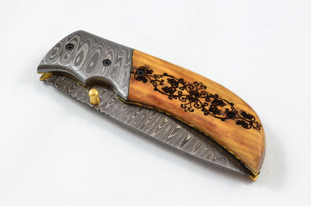 A Beautiful Handmade Damascus Steel Bladed Engraved Olive Wood Scaled Pocket Knife - Image 2