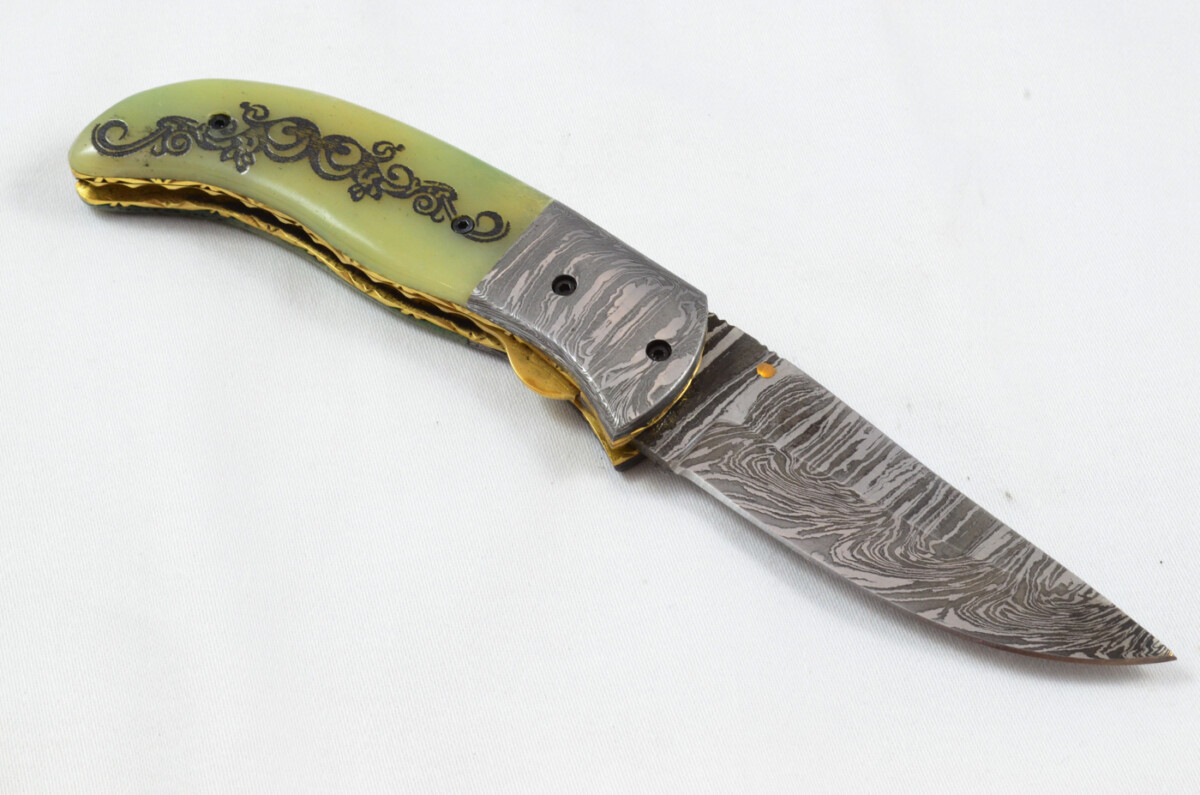 A Beautiful Handmade Damascus Steel Bladed Engraved Camel Bone Scaled Pocket Knife - Image 3