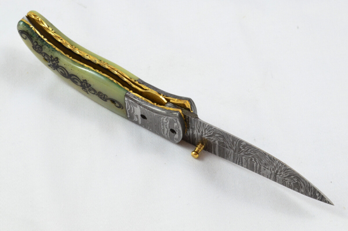A Beautiful Handmade Damascus Steel Bladed Engraved Camel Bone Scaled Pocket Knife - Image 7