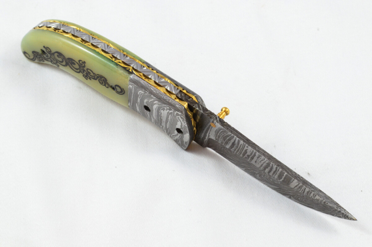 A Beautiful Handmade Damascus Steel Bladed Engraved Camel Bone Scaled Pocket Knife - Image 6
