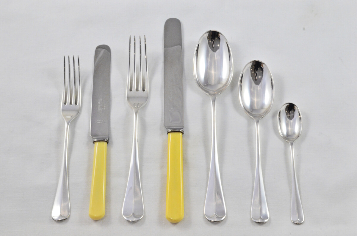 Antique Beautiful James Dixon & Sons Sheffield Canteen of Cutlery - Rattail Silver Plated & Cream Handled - 41 Pieces - Image 4
