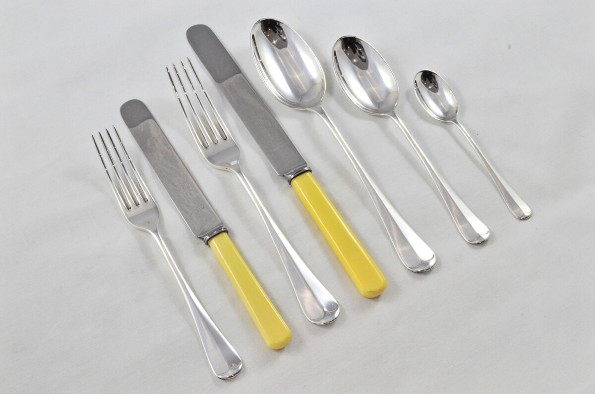 Antique Beautiful James Dixon & Sons Sheffield Canteen of Cutlery - Rattail Silver Plated & Cream Handled - 41 Pieces - Image 6