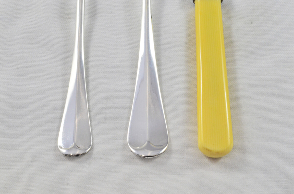 Antique Beautiful James Dixon & Sons Sheffield Canteen of Cutlery - Rattail Silver Plated & Cream Handled - 41 Pieces - Image 3