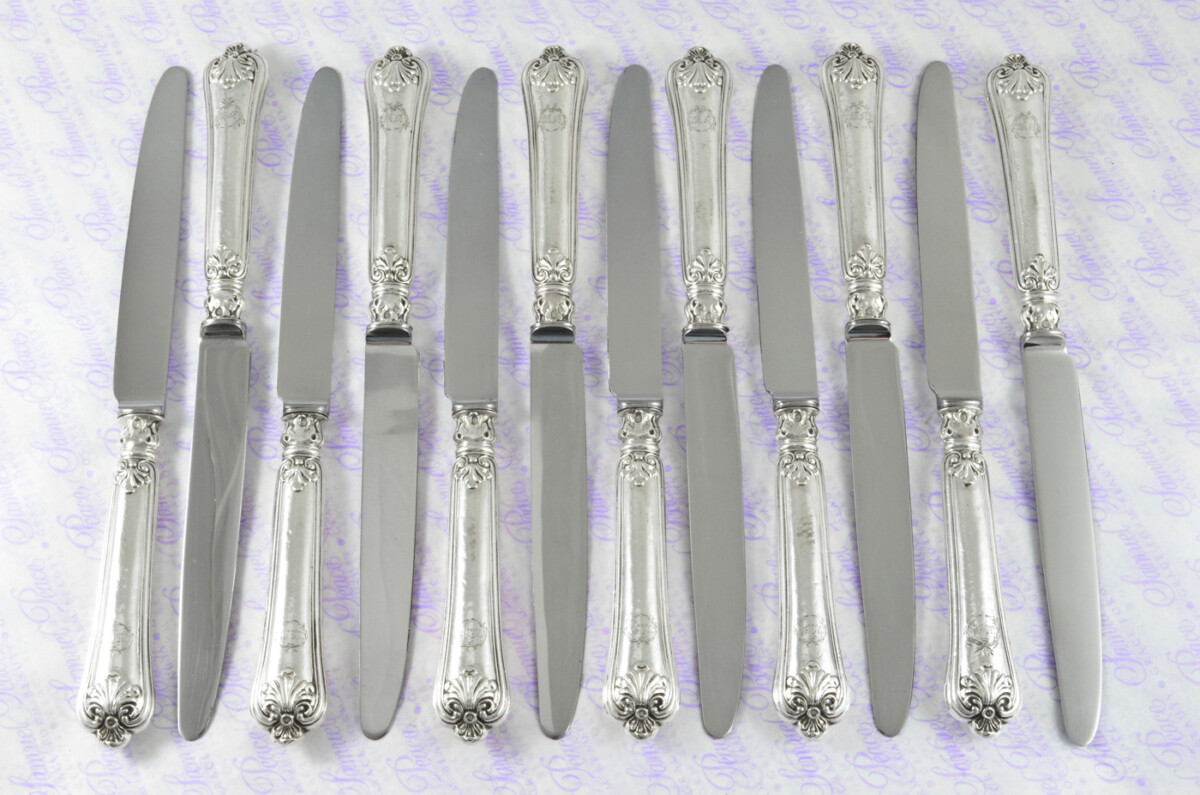 Beautiful French Set of Sterling Silver 12 Table Knives 20th Century Art Deco Heavy Shell Pattern - Image 2