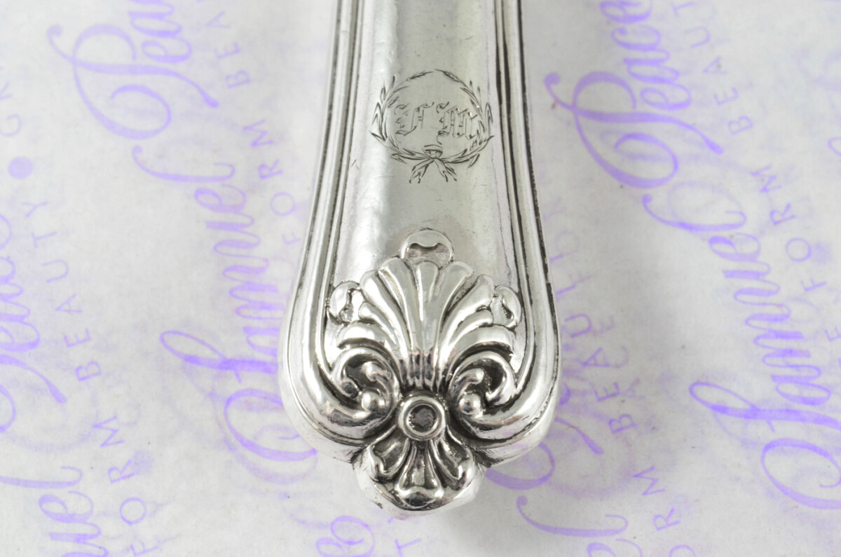 Beautiful French Set of Sterling Silver 12 Table Knives 20th Century Art Deco Heavy Shell Pattern - Image 8