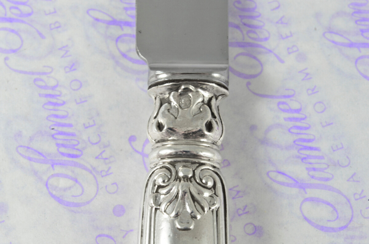 Beautiful French Set of Sterling Silver 12 Table Knives 20th Century Art Deco Heavy Shell Pattern - Image 9