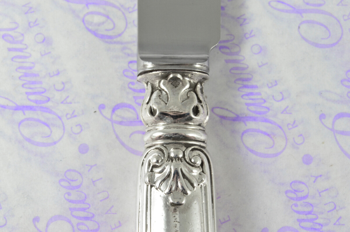 Beautiful French Set of Sterling Silver 12 Table Knives 20th Century Art Deco Heavy Shell Pattern - Image 10