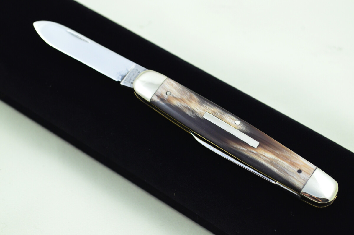Harrison Bros & Howson Sheffield Made 2 Bladed Buffalo Scaled Pen Knife