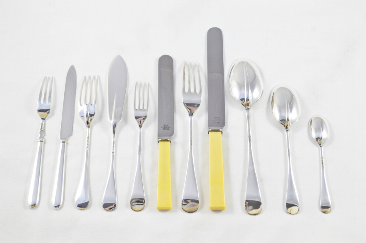Antique Sheffield Canteen of Cutlery By William Hutton & Sons Ltd - Silver Plated & Ivory - Rattail Pattern - 84 Pieces - Image 9