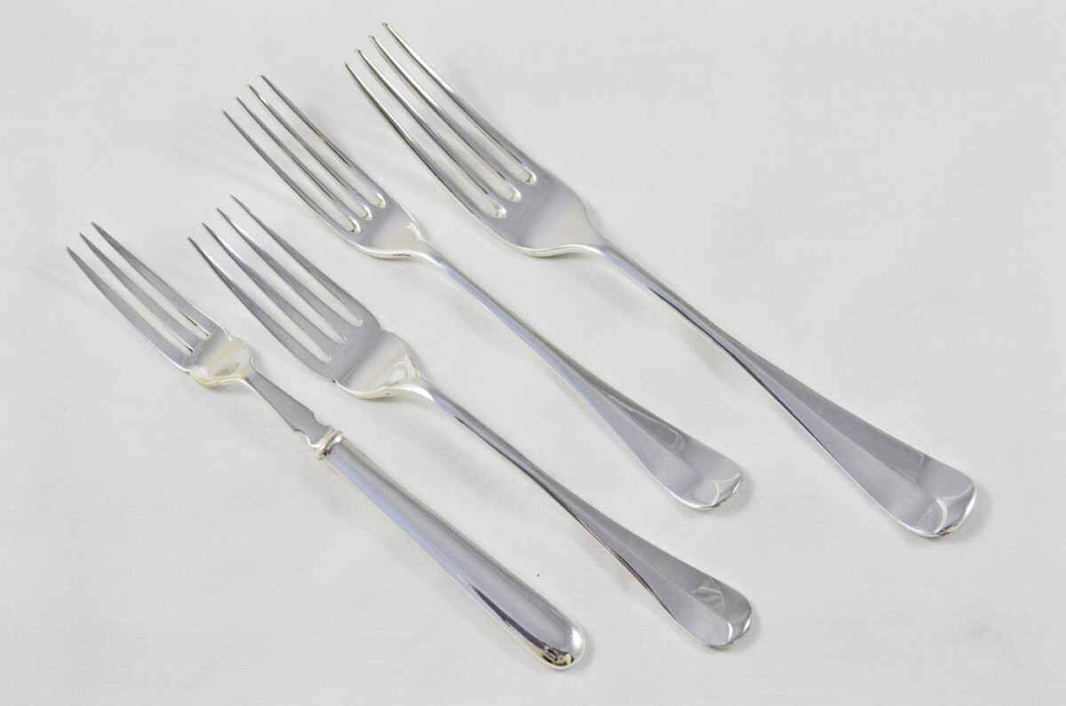 Antique Sheffield Canteen of Cutlery By William Hutton & Sons Ltd - Silver Plated & Ivory - Rattail Pattern - 84 Pieces - Image 6
