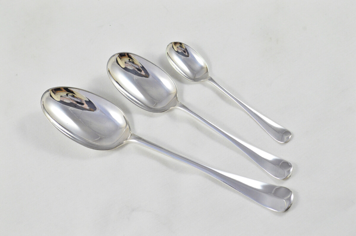 Antique Sheffield Canteen of Cutlery By William Hutton & Sons Ltd - Silver Plated & Ivory - Rattail Pattern - 84 Pieces - Image 8