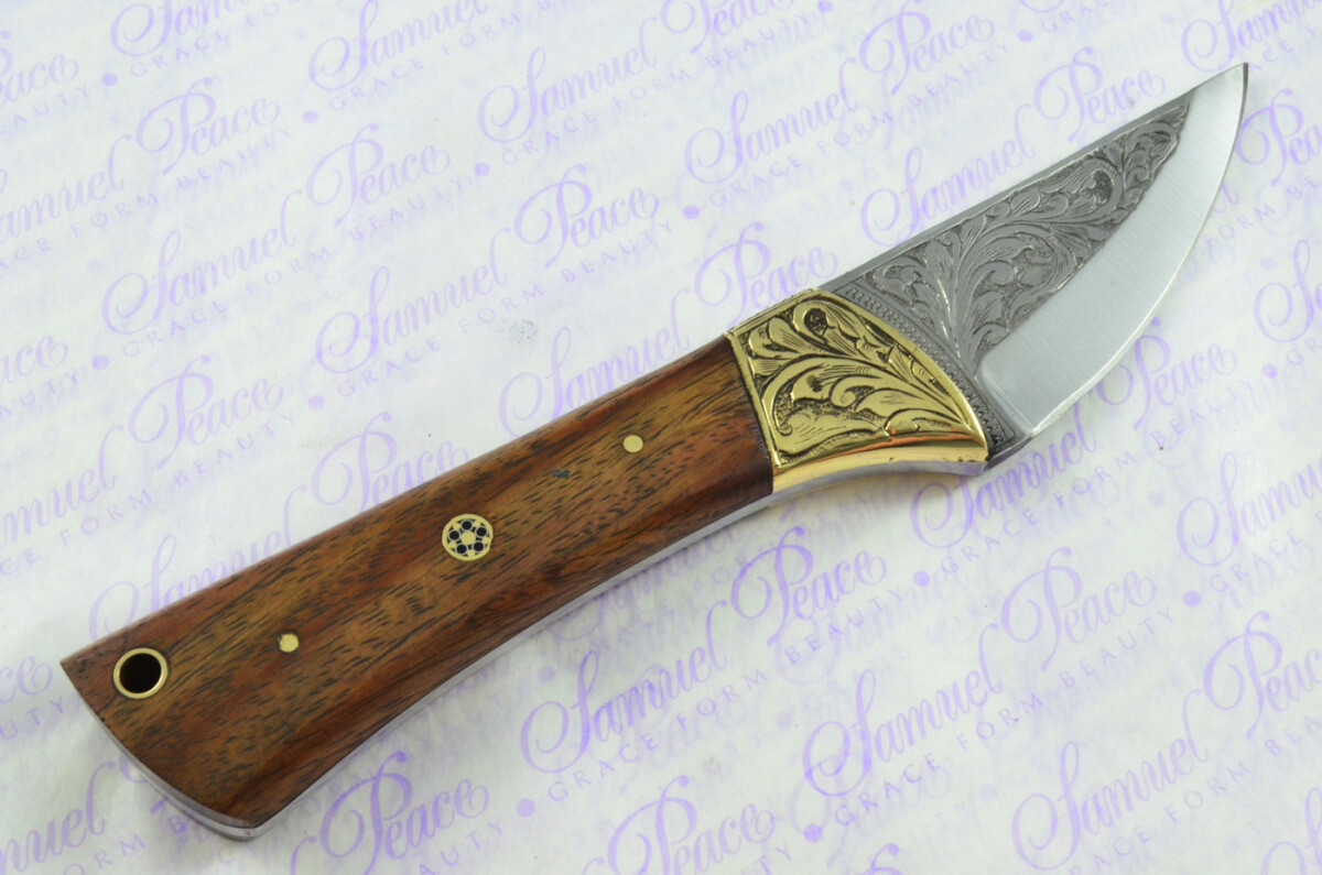 New Fantastic Hand Engraved Carbon 01 Tool Steel Hunting/Bowie Knife Rosewood Scales Unbelievable Piece Pristine inc Leather Sheath - Image 4