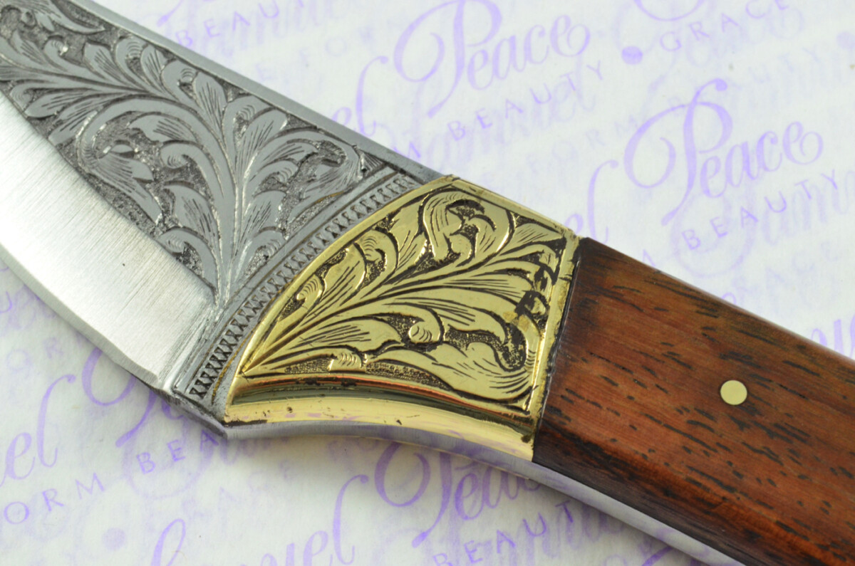 New Fantastic Hand Engraved Carbon 01 Tool Steel Hunting/Bowie Knife Rosewood Scales Unbelievable Piece Pristine inc Leather Sheath - Image 6