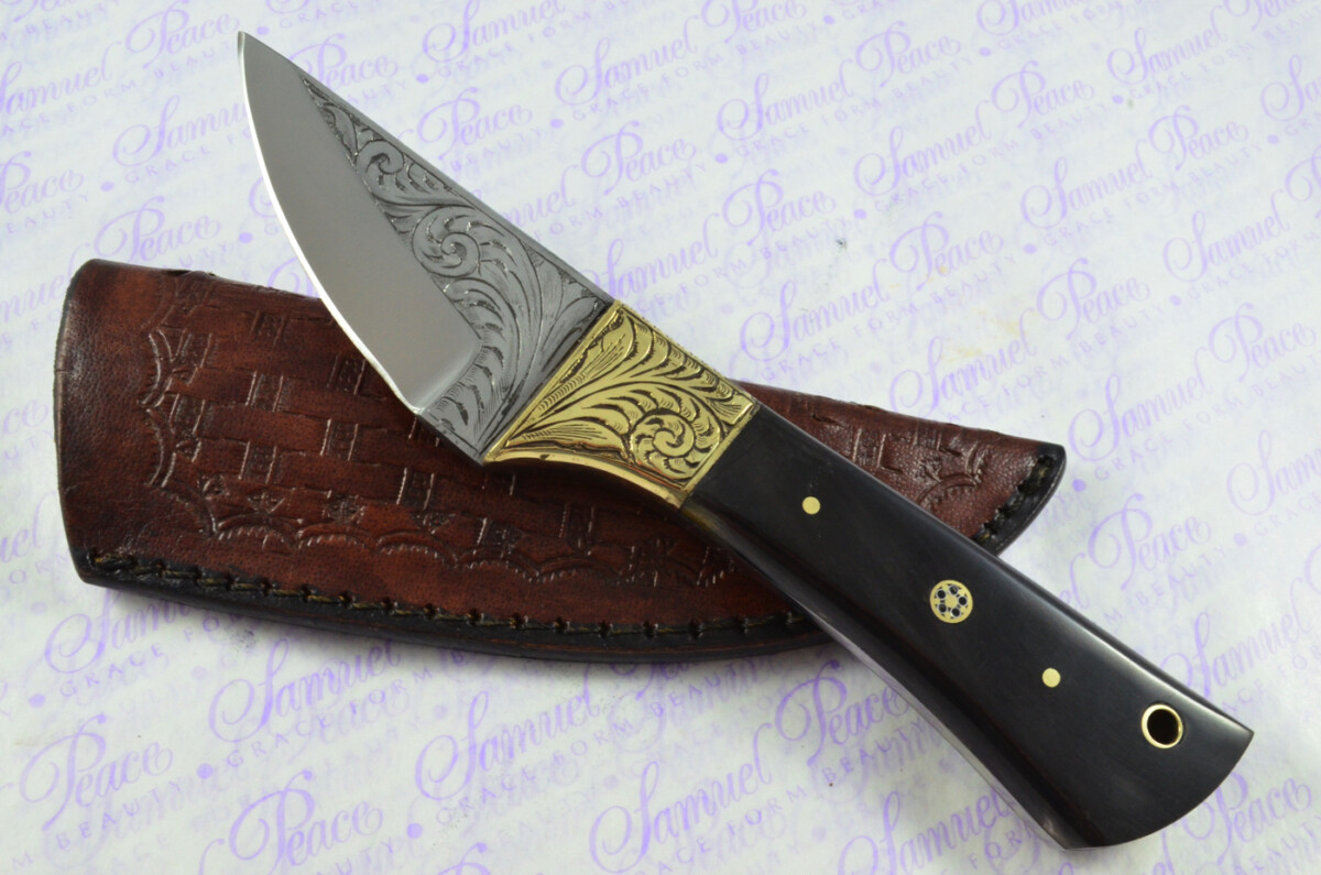 New Fantastic Hand Engraved Carbon 01 Tool Steel Hunting/Bowie Knife Buffalo Scales Unbelievable Piece Pristine inc Leather Sheath - Image 2
