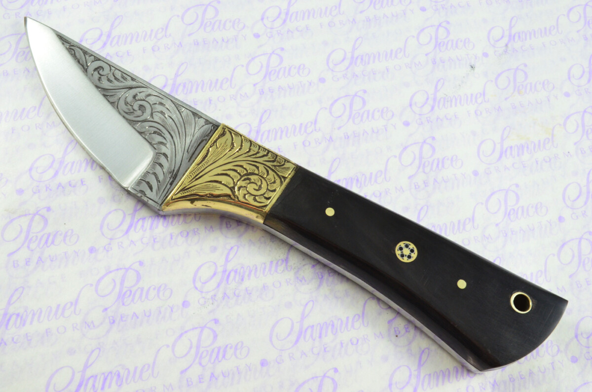 New Fantastic Hand Engraved Carbon 01 Tool Steel Hunting/Bowie Knife Buffalo Scales Unbelievable Piece Pristine inc Leather Sheath - Image 3