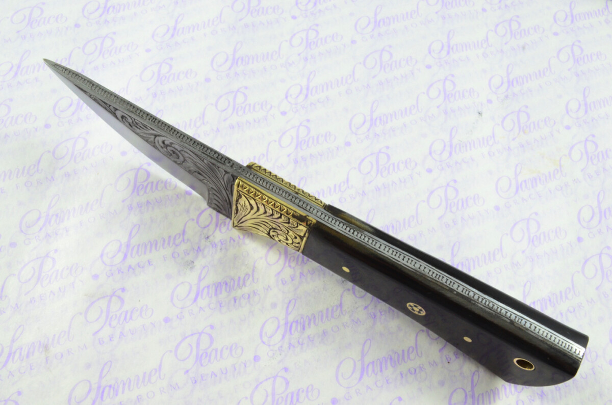 New Fantastic Hand Engraved Carbon 01 Tool Steel Hunting/Bowie Knife Buffalo Scales Unbelievable Piece Pristine inc Leather Sheath - Image 4