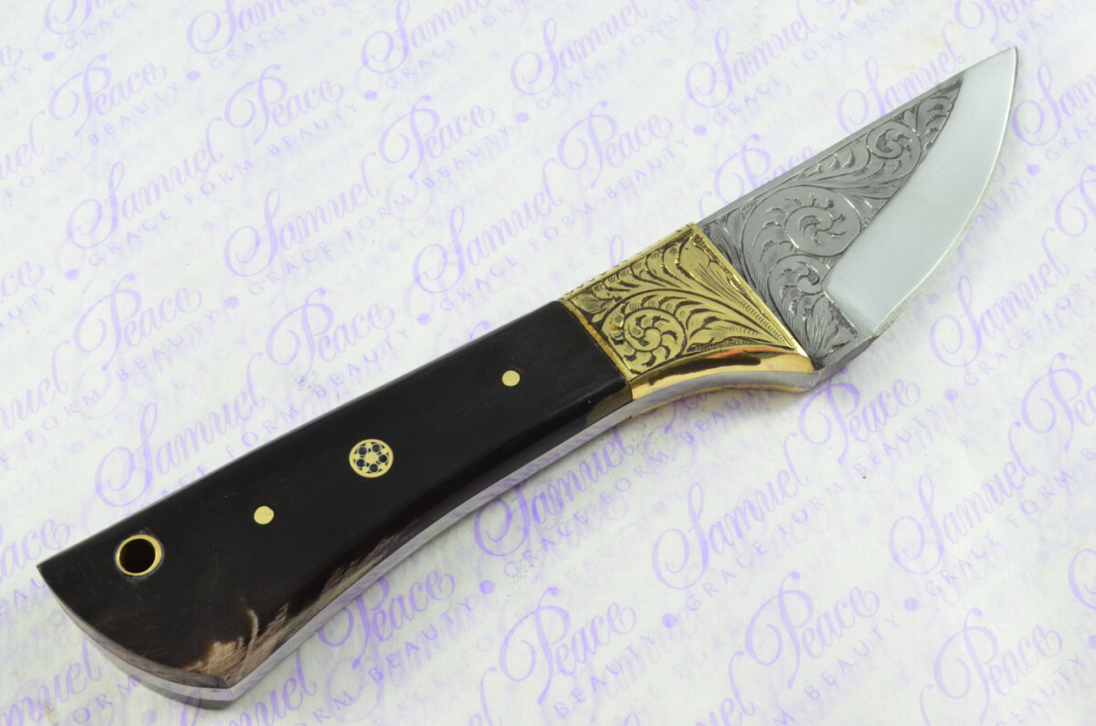 New Fantastic Hand Engraved Carbon 01 Tool Steel Hunting/Bowie Knife Buffalo Scales Unbelievable Piece Pristine inc Leather Sheath - Image 5