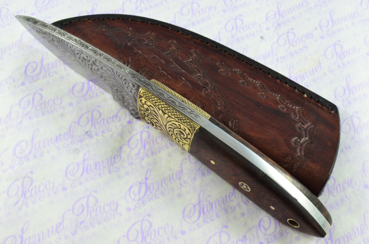 New Fantastic Hand Engraved Carbon 01 Tool Steel Hunting/Bowie Knife Rosewood Scales Unbelievable Piece Pristine inc Leather Sheath - Image 3