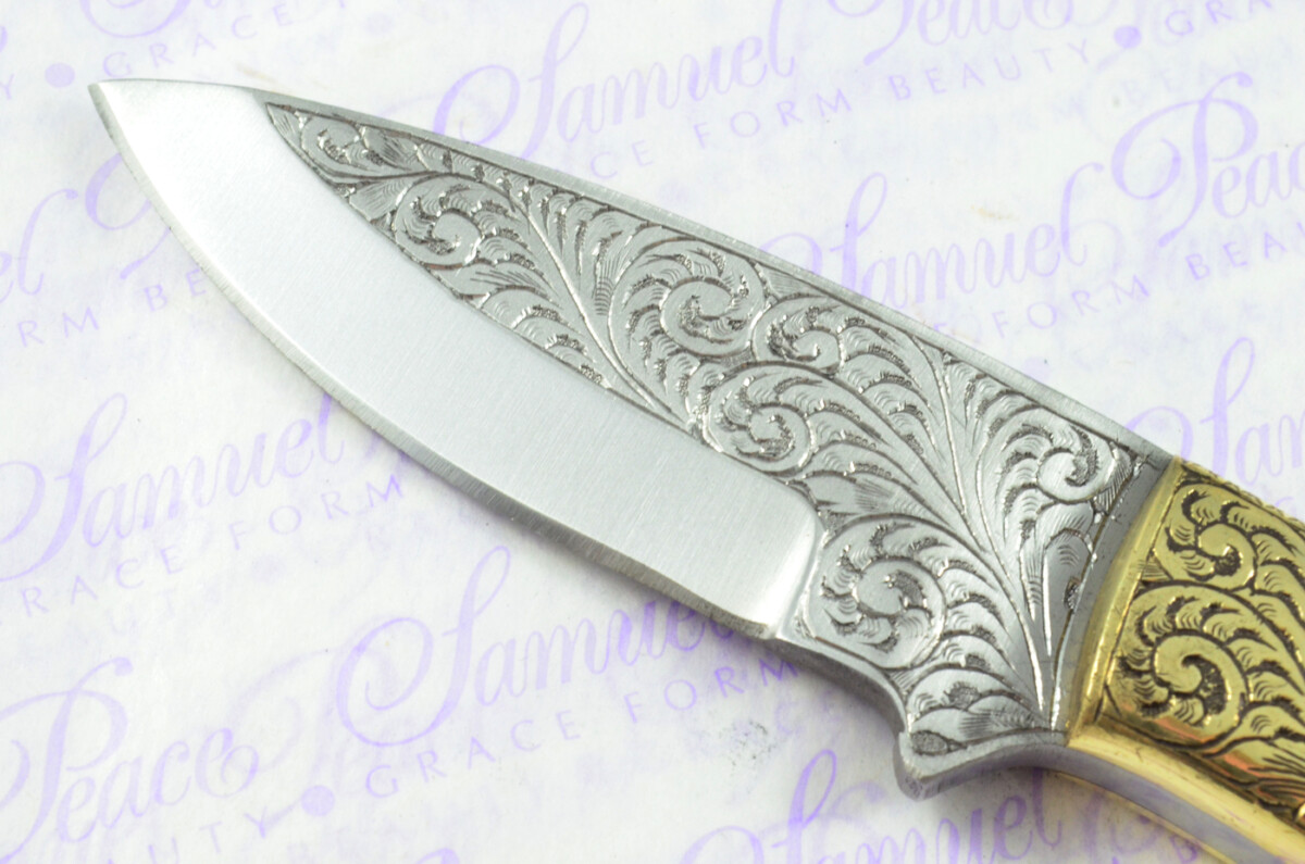 New Fantastic Hand Engraved Carbon 01 Tool Steel Hunting/Bowie Knife Rosewood Scales Unbelievable Piece Pristine inc Leather Sheath - Image 8