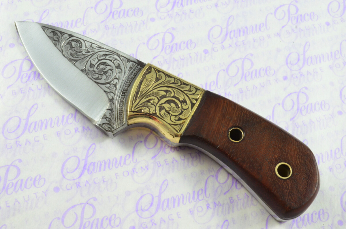 New Fantastic Hand Engraved Carbon 01 Tool Steel Hunting/Bowie Knife Rosewood Scales Unbelievable Piece Pristine inc Leather Sheath - Image 3