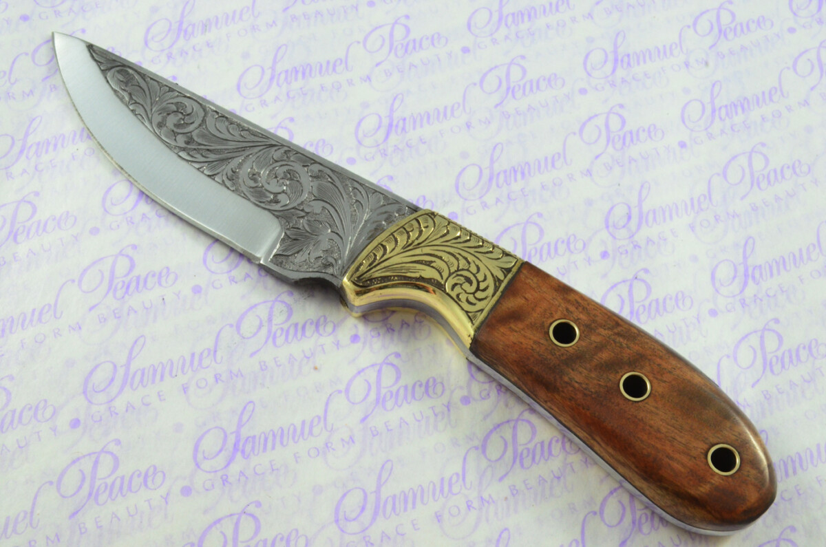 New Fantastic Hand Engraved Carbon 01 Tool Steel Hunting/Bowie Knife Olive Wood Scales Unbelievable Piece Pristine inc Leather Sheath - Image 3