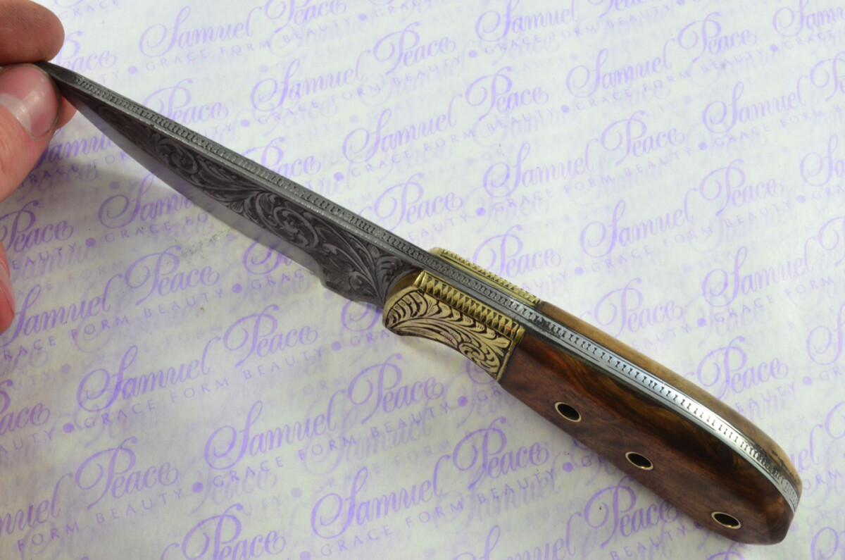 New Fantastic Hand Engraved Carbon 01 Tool Steel Hunting/Bowie Knife Olive Wood Scales Unbelievable Piece Pristine inc Leather Sheath - Image 4