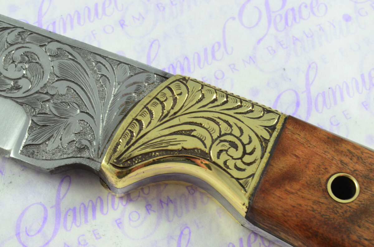 New Fantastic Hand Engraved Carbon 01 Tool Steel Hunting/Bowie Knife Olive Wood Scales Unbelievable Piece Pristine inc Leather Sheath - Image 7