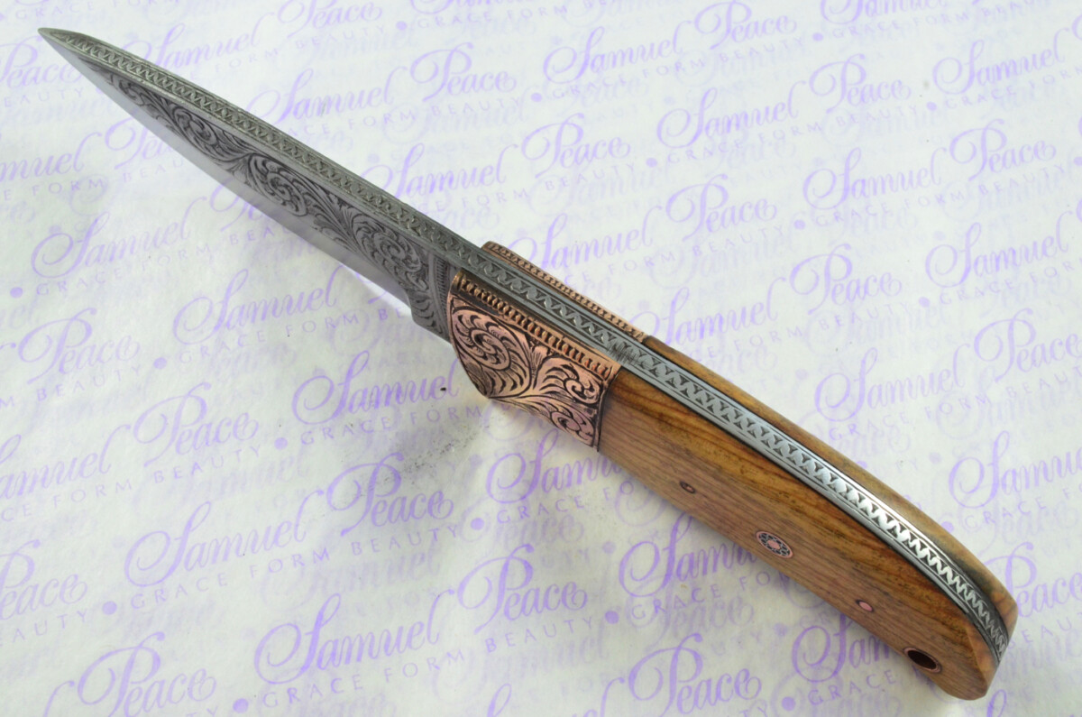 New Fantastic Hand Engraved Carbon 01 Tool Steel Hunting/Bowie Knife Olive Wood Scales Unbelievable Piece Pristine inc Leather Sheath - Image 3