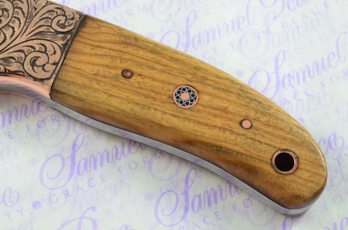 New Fantastic Hand Engraved Carbon 01 Tool Steel Hunting/Bowie Knife Olive Wood Scales Unbelievable Piece Pristine inc Leather Sheath - Image 5