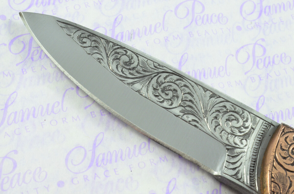 New Fantastic Hand Engraved Carbon 01 Tool Steel Hunting/Bowie Knife Olive Wood Scales Unbelievable Piece Pristine inc Leather Sheath - Image 7