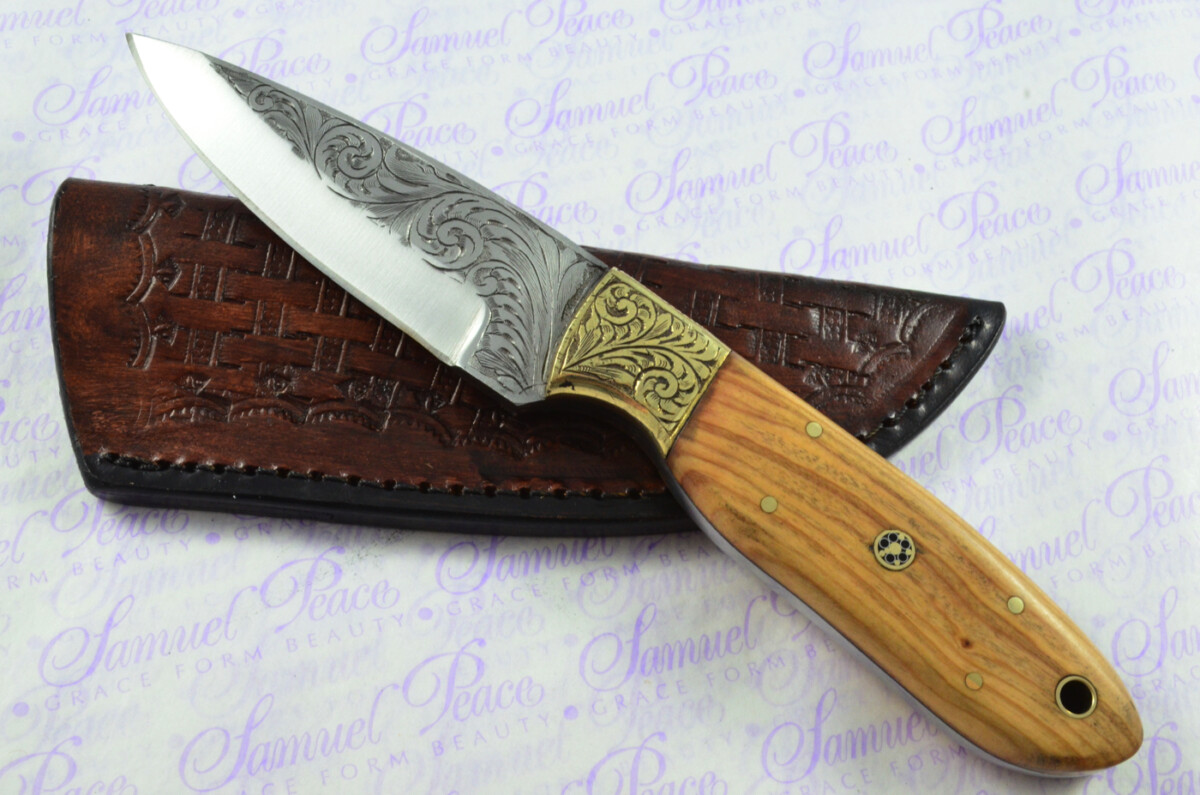 New Fantastic Hand Engraved Carbon 01 Tool Steel Hunting/Bowie Knife Olive Wood Scales Unbelievable Piece Pristine inc Leather Sheath