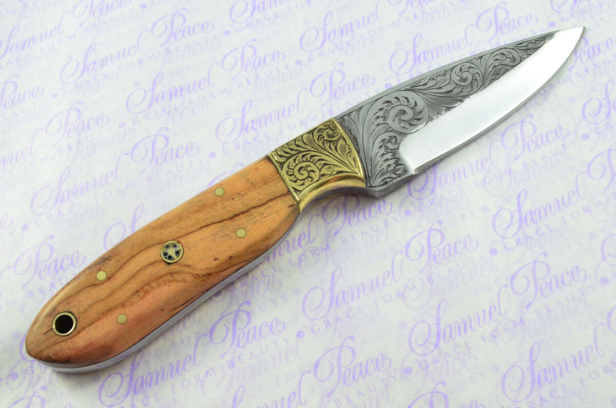 New Fantastic Hand Engraved Carbon 01 Tool Steel Hunting/Bowie Knife Olive Wood Scales Unbelievable Piece Pristine inc Leather Sheath - Image 5