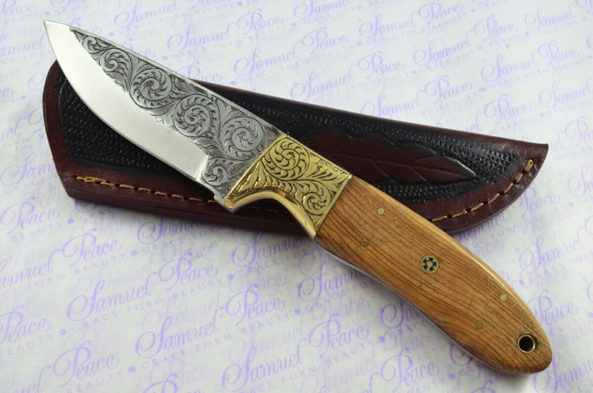 New Fantastic Hand Engraved Carbon 01 Tool Steel Hunting/Bowie Knife Olive Wood Scales Unbelievable Piece Pristine inc Leather Sheath