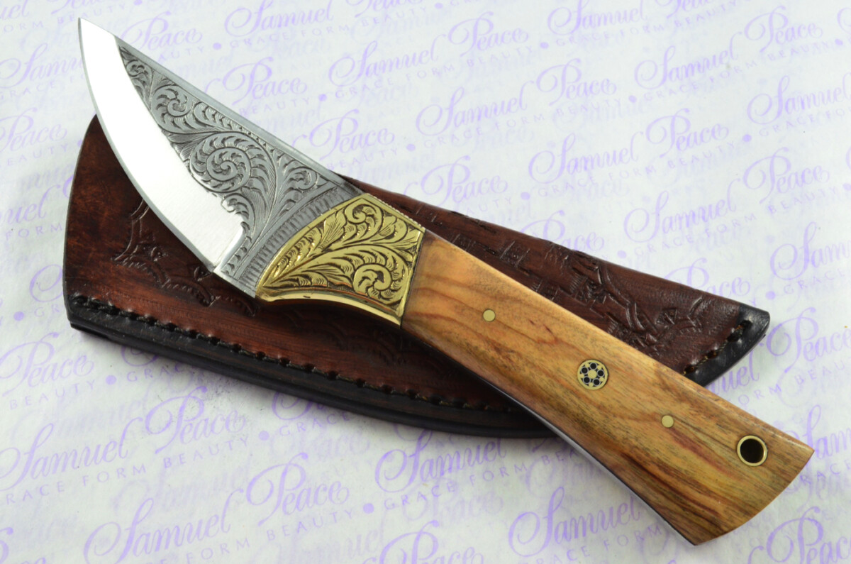 New Fantastic Hand Engraved Carbon 01 Tool Steel Hunting/Bowie Knife Olive Wood Scales Unbelievable Piece Pristine inc Leather Sheath