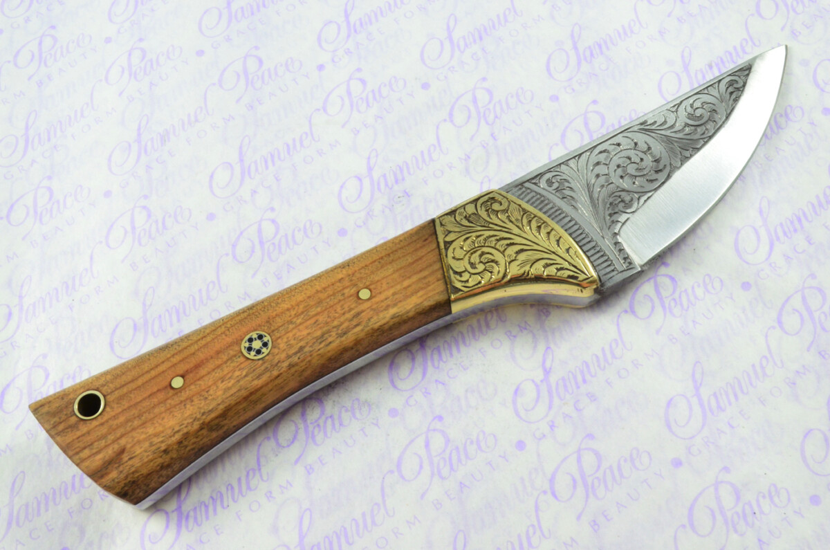 New Fantastic Hand Engraved Carbon 01 Tool Steel Hunting/Bowie Knife Olive Wood Scales Unbelievable Piece Pristine inc Leather Sheath - Image 5